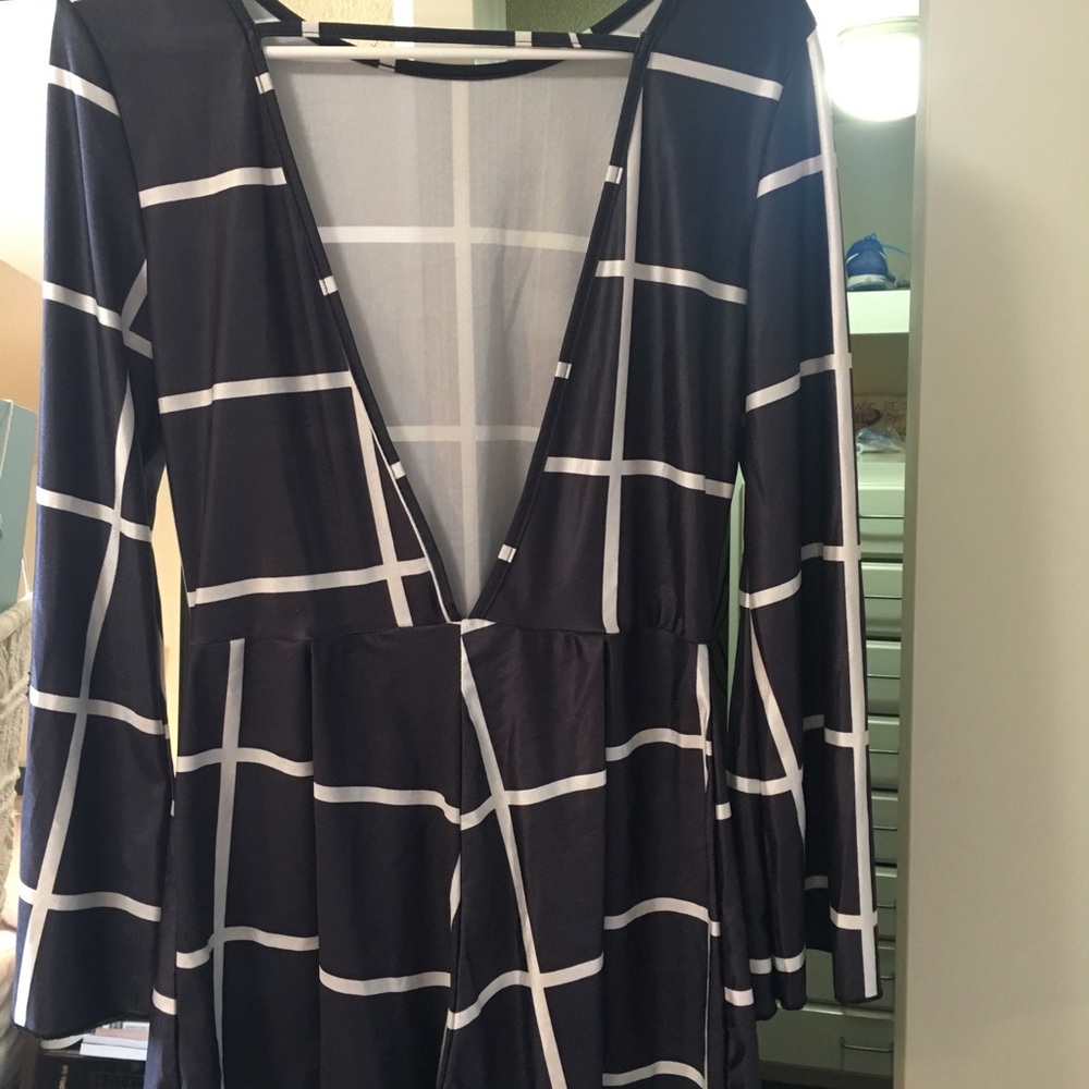 Quarter sleeve backless romper